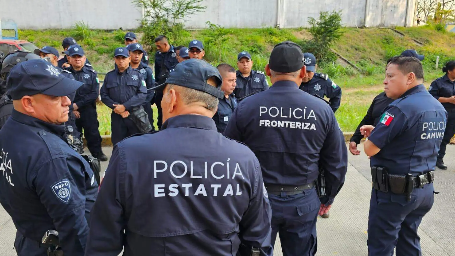 policias en la feria